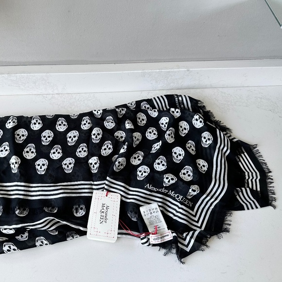 NWT | Alexander McQueen | 🖤💀 Skull Print Biker Scarf 🖤 - Picture 3 of 12